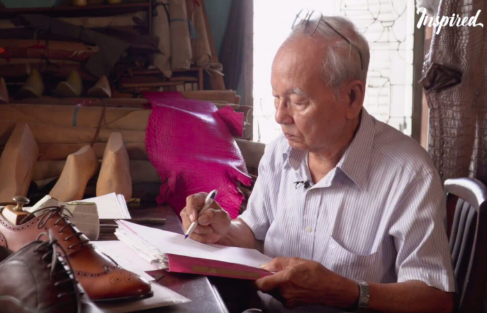 Сапожник делает шикарные кожаные туфли вручную и продаёт их королям, мировым лидерам и знаменитостям