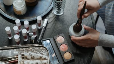 Насколько безопасна косметика, которую вы используете?