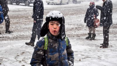 Пока врачи пытались вернуть школьника к жизни, он вышел из тела и заговорил с водителем «скорой». Но тот его не слышал
