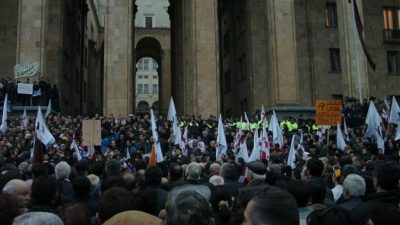 В Тбилиси прошёл многотысячный митинг с требованием отставки правительства (Видео)
