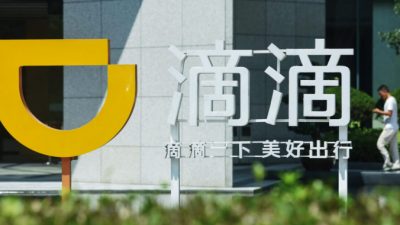 Китайский режим вынуждает компанию по вызову автомобилей приостановить регистрацию пользователей после IPO в США, что привело к падению акций