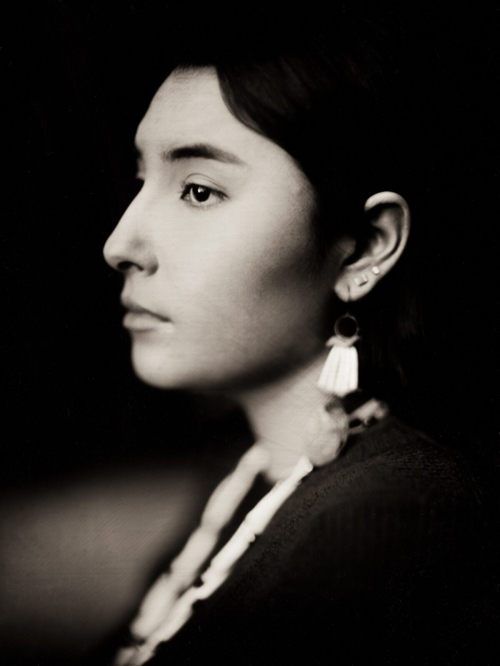 Художник серией фотографий в оригинальной технике воссоздаёт американскую культуру начала XX века