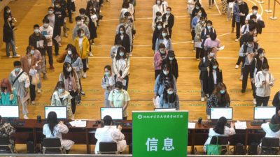 Противоречивая политика в отношении вакцинации против COVID-19 в разных провинциях Китая