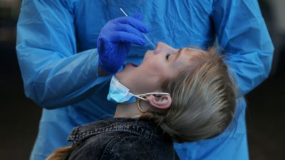 Для возвращающихся в Россию продлили срок сдачи ПЦР-тестов