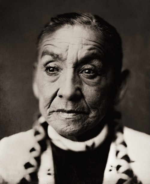 Художник серией фотографий в оригинальной технике воссоздаёт американскую культуру начала XX века