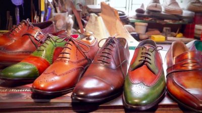 Сапожник делает шикарные кожаные туфли вручную и продаёт их королям, мировым лидерам и знаменитостям