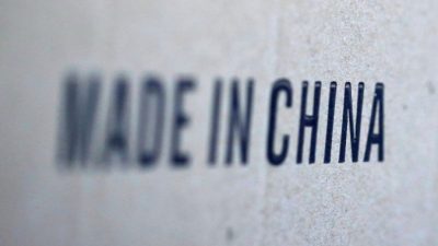 Надпись «Сделано в Китае» на коробке с товарами, импортированными из Китая. (Regis Duvignau / Reuters)