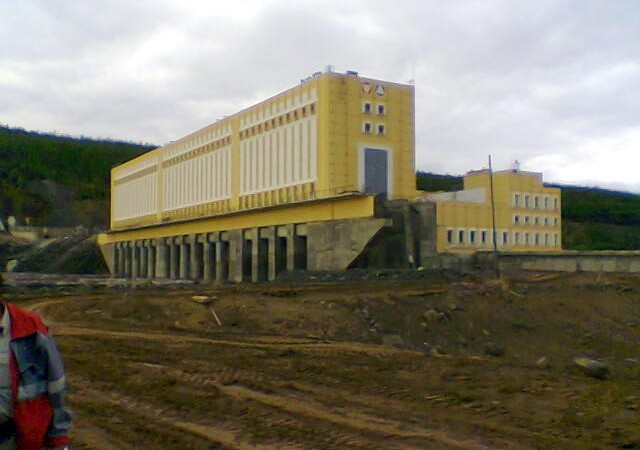 Светлинская гидроэлектростанция на реке Вилюй в Якутии. ru.wikipedia.org/MVVAlt - http://forums.drom.ru/garazh/t1151508012-p202.html#post1102802773/CC BY-SA 3.0