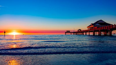 Пирс на пляже Клируотер, штат Флорида. (Любезно предоставлено VisitClearwaterFlorida.com)