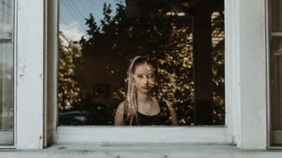 Печальные последствия самоизоляции при пандемии — рост суицидов среди подростков