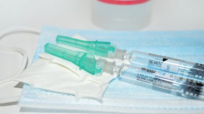 В Уганде более 800 человек привили поддельной вакциной