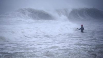 Тропический шторм «Генри» движется на север США, Байден объявил о чрезвычайной ситуации