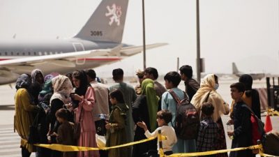Более 18 тыс. человек эвакуированы из аэропорта Кабула