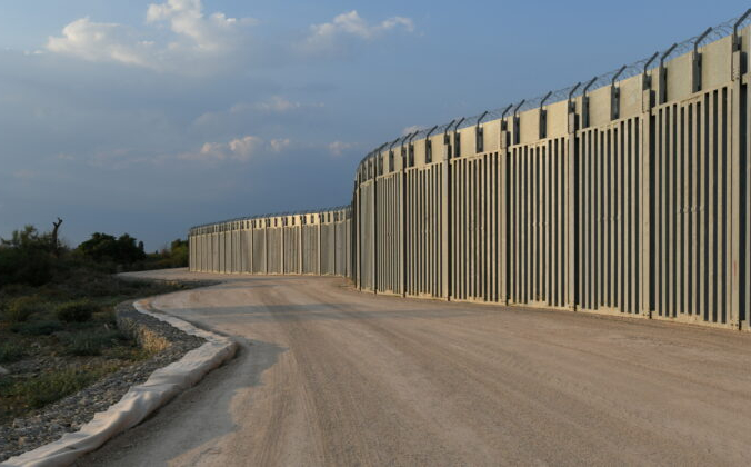 Вид на стальную пограничную стену между Грецией и Турцией в Александруполисе, Греция, 10 августа 2021 г. Alexandros Avramidis / Reuters | Epoch Times Россия