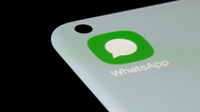Приложение WhatsApp на смартфоне, 13 июля 2021 г. Dado Ruvic/Illustration/Reuters