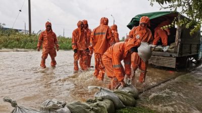В Крыму продолжается работа по ликвидации последствий прохождения комплекса опасных метеоявлений. 82.mchs.gov.ru/CC BY 4.0