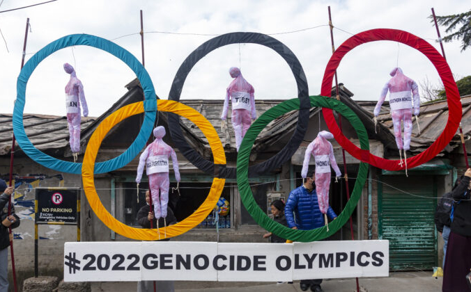Тибетцы в изгнании выступают против зимних Олимпийских игр 2022 года в Пекине в Дхармсале, Индия, 3 февраля 2021 года. AP Photo / Ashwini Bhatia, File | Epoch Times Россия