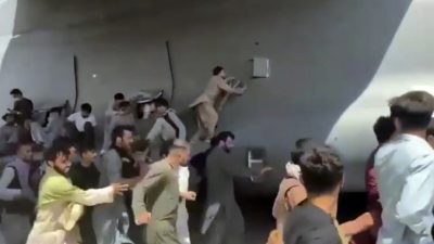 Человеческие останки найдены в шасси американского военного самолёта после вылета из Кабула