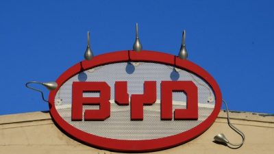 Пекин приостановил более 40 IPO на фоне расследования деятельности брокеров и юридической компании