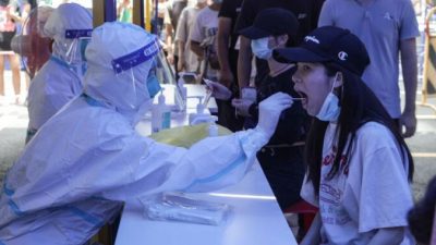 Дельта-штамм COVID-19 распространяется по всему Китаю, Пекин сокращает междугородние перевозки