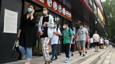 Китайский режим для идеологического контроля запретил иностранные образовательные программы