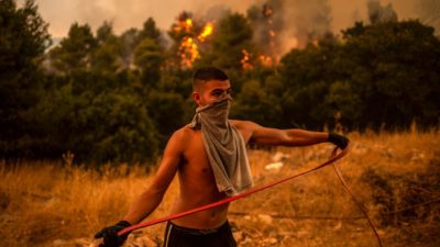 По Европе прокатилась новая волна пожаров (Видео)