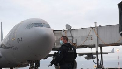 В Париж прибыли первые афганцы, эвакуированные из Кабула