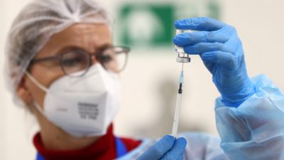 Медсестра в Германии ввела физиологический раствор вместо вакцины почти 9 тыс. человек