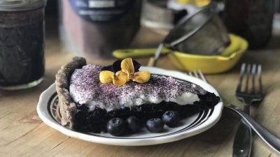 Пирог с черникой и базиликом