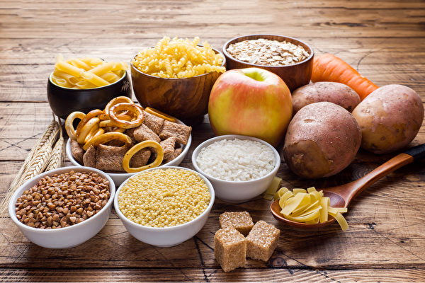 Многие страдают пародонтозом. Как его вылечить диетой? (Shutterstock) | Epoch Times Россия