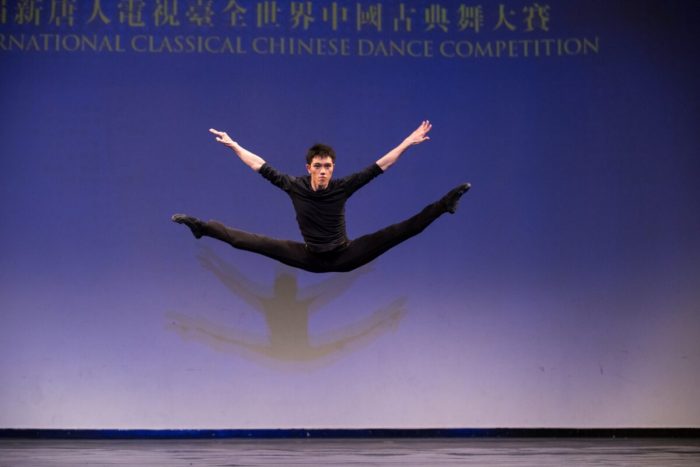 Ведущий танцор Shen Yun Монти Моу о выразительной силе классического китайского танца