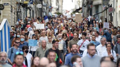 Десятки тысяч человек вышли на митинг против ковид-ограничений во Франции