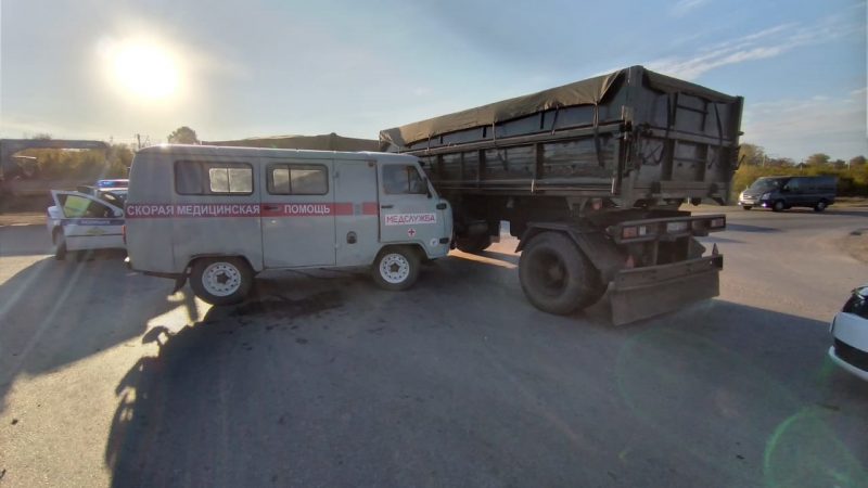 Дай дорогу дураку В аварии скорой помощи и грузовика пострадали восемь медиков и водитель в Башкирии