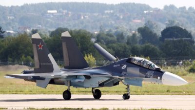 Истребитель Су-30 на авиасалоне МАКС-2017 в подмосковном Жуковском, Россия, 18 июля 2017 г.