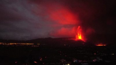 Лава, дым и пепел покрыли Ла-Пальму, уничтожая банановые плантации