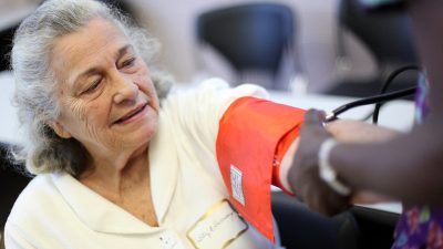 Правительство РФ отказалось индексировать пенсии работающим пенсионерам