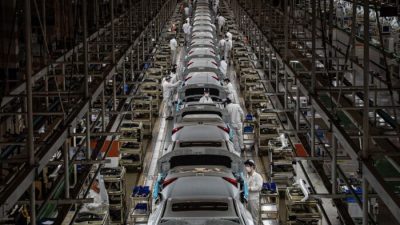 Продажи автомобилей в Китае упали на 17% из-за дефицита микросхем