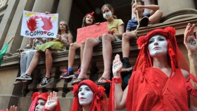 Tesla — гораздо большая угроза для банков, чем изменение климата: экономист