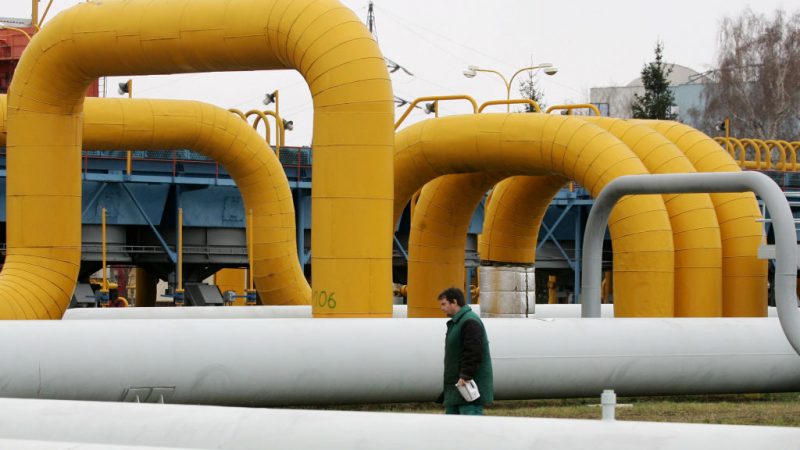 Правительство Молдавии пообещало погасить долг, и «Газпром» в виде исключения согласился не прекращать поставки Газовый трубопровод