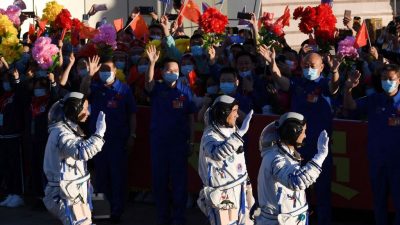 В Китае приземлилась капсула космического корабля «Шэньчжоу-12» с тремя космонавтами