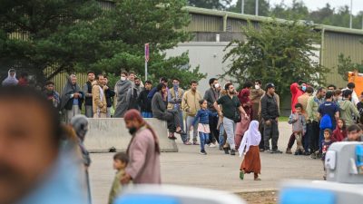 Афганские беженцы напали на военнослужащую в США