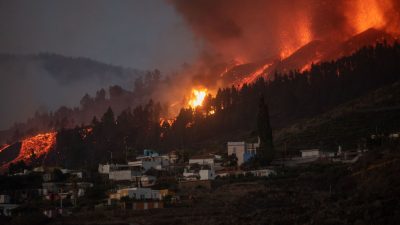 Около 5000 жителей эвакуировали на Канарских островах из-за извержения вулкана