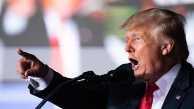 Трамп обвинил Байдена в нашествии нелегальных мигрантов