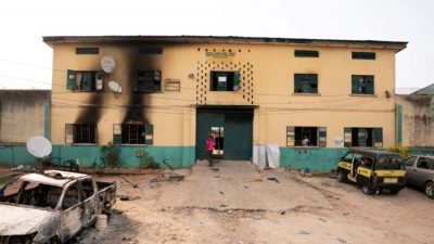 В Нигерии правоохранительные органы вернули в тюрьму 114 человек после массового побега