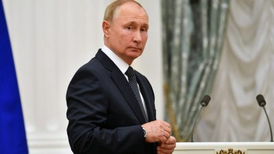 Путин перешёл на режим самоизоляции после того, как в его окружении обнаружили COVID-19
