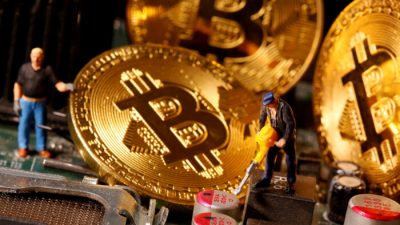 Биткойн стабилизировался, но инвесторы готовятся к новым изменениям