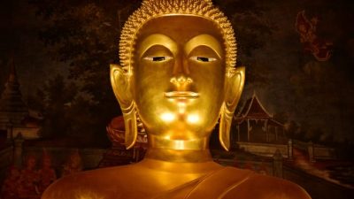 Янь Тун убедил людей пожертвовать деньги на отливку статуи Будды, сказав, что отдавать больше денег — значит накапливать больше добродетели. (Изображение: Tosoongnern via Dreamstime)