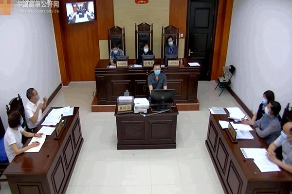 Истец Тан Юэхуа подала в суд