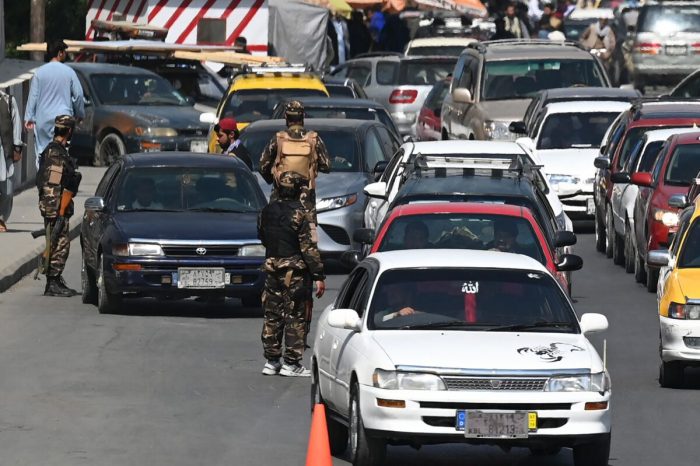 Ряд автомобилей