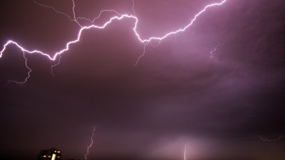 Заслуженный спасатель РФ: Как избежать удара молнии